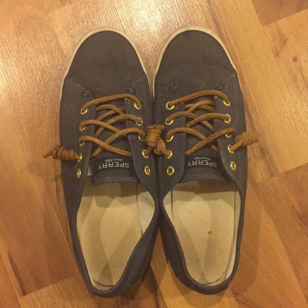 Navy sperry boat shoes